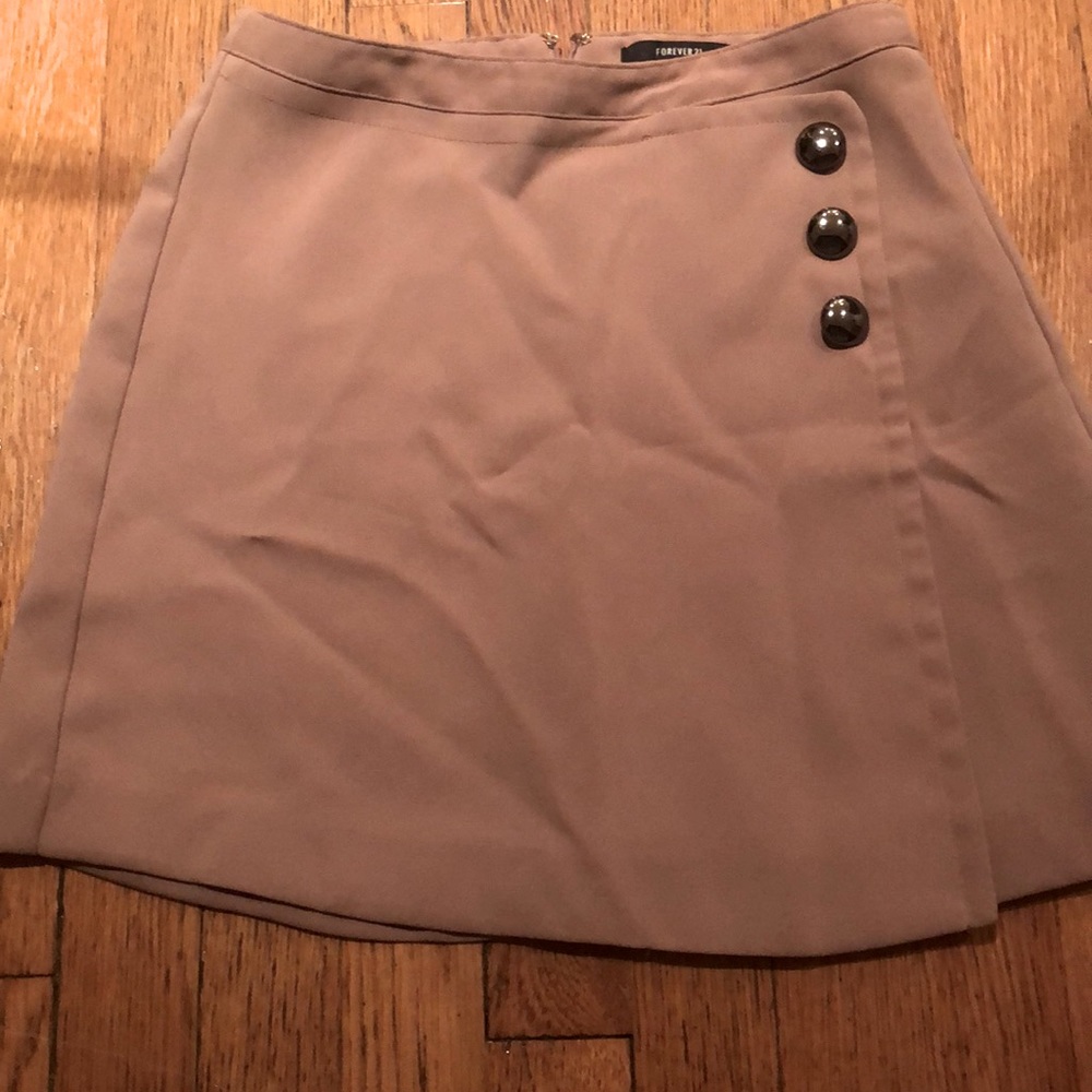 Khaki mini skirt with nickel button accents